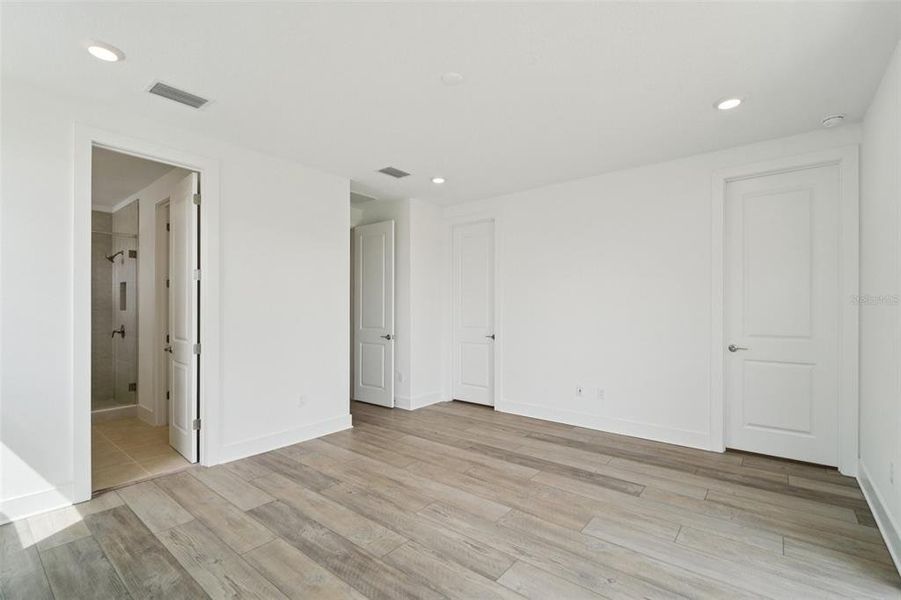 Spacious, unfurnished interior of a new home in Lagoon Residences at Epperson, Wesley Chapel (Image 21). Spacious, unfurnished interior of a new home in Lagoon Residences at Epperson, Wesley Chapel (Image 21).