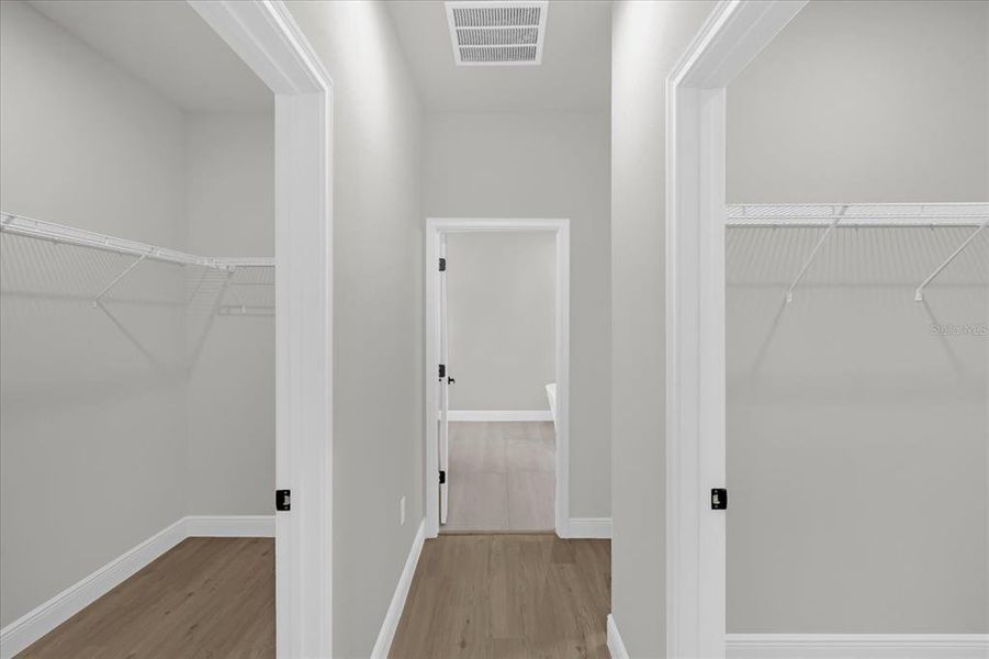 Spacious, unfurnished interior of a new home in , Ocala (Image 33).