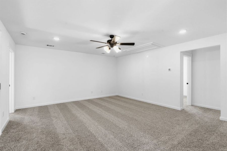 Spacious, unfurnished interior of a new home in Hunters Crossing, Sealy (Image 15).