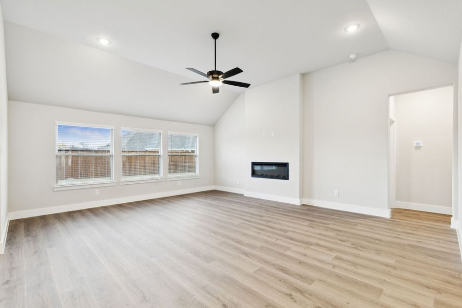 Spacious, unfurnished interior of a new home in Dove Hollow, Waxahachie (Image 16). Spacious, unfurnished interior of a new home in Dove Hollow, Waxahachie (Image 16).