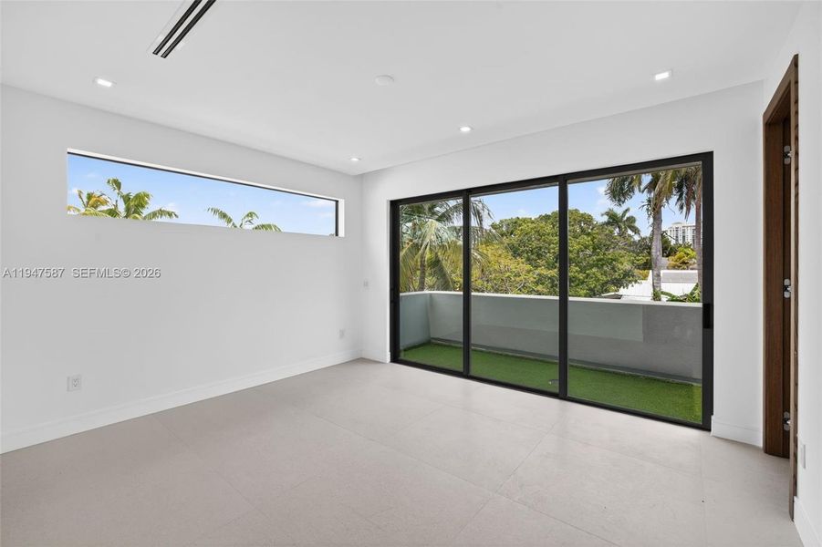 Spacious, unfurnished interior of a new home in , Fort Lauderdale (Image 76).