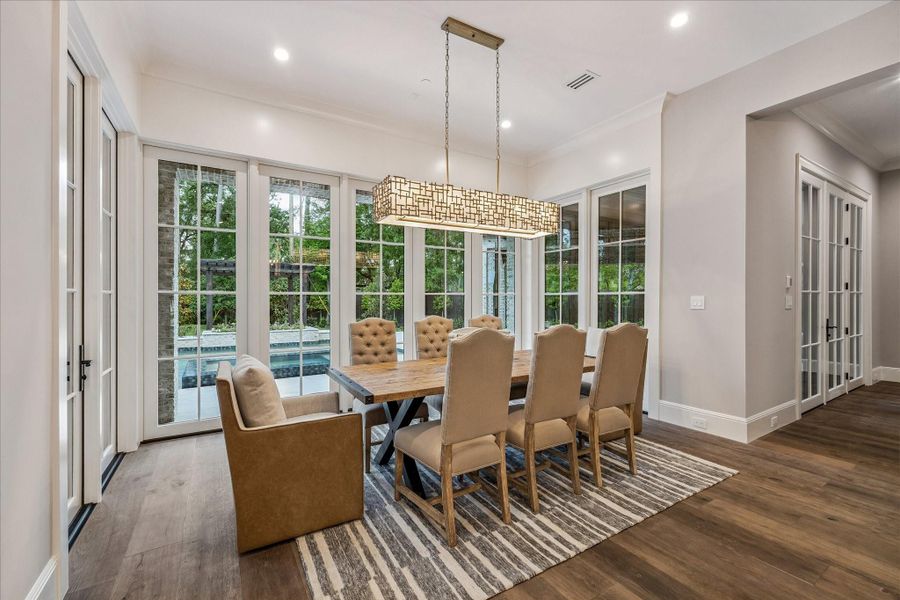 LIGHT-FILLED BREAKFASAT AREA ADJACENT TO KITCHEN