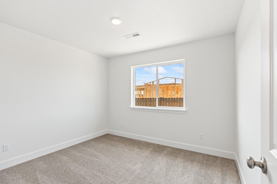 Spacious, unfurnished interior of a new home in IronHorse, Prineville (Image 22). Spacious, unfurnished interior of a new home in IronHorse, Prineville (Image 22).