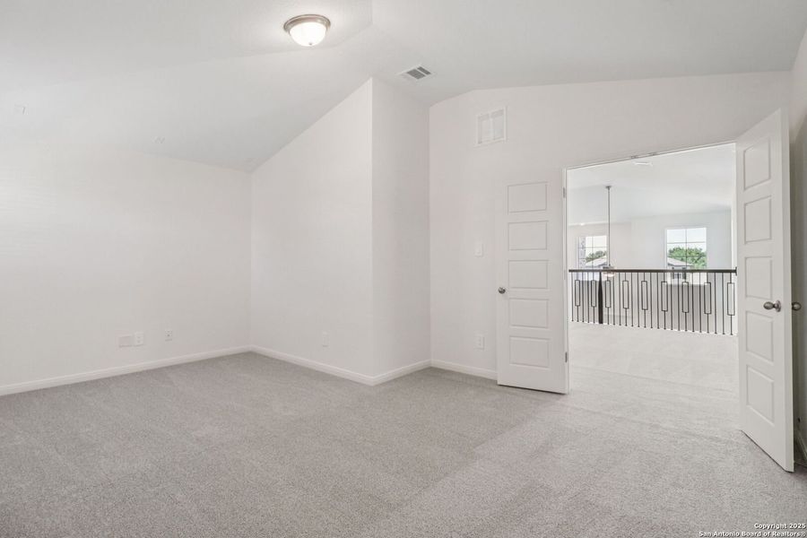 Spacious, unfurnished interior of a new home in Thomas Pond, San Antonio (Image 47). Spacious, unfurnished interior of a new home in Thomas Pond, San Antonio (Image 47).
