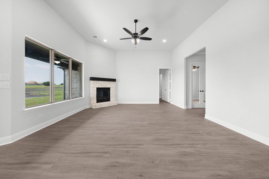 Spacious, unfurnished interior of a new home in Heritage, Rockwall (Image 22).