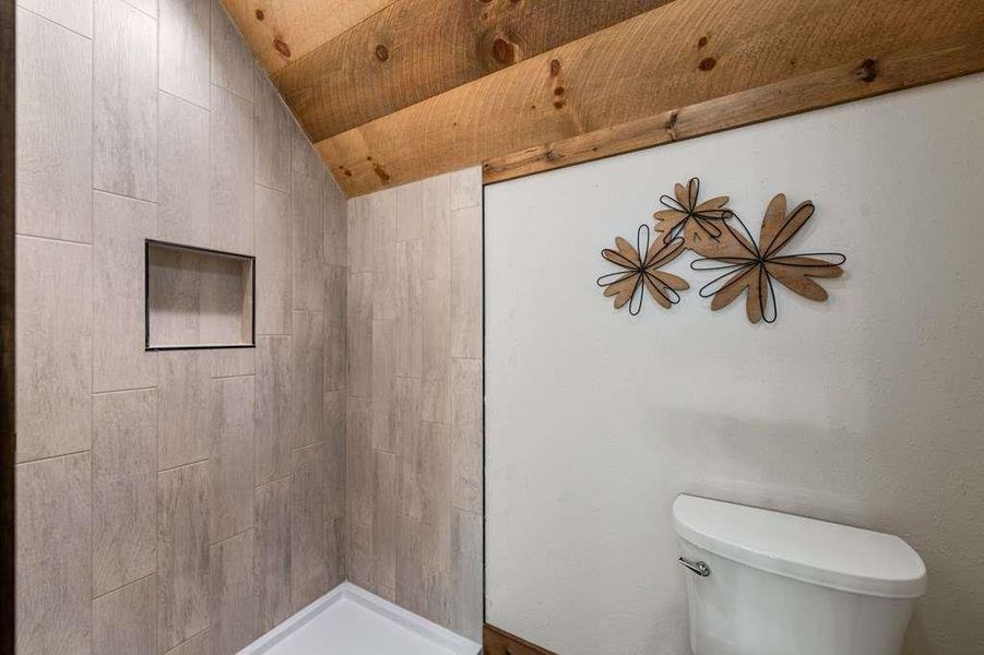 Close-up of interior finishes inside a home in , McCaysville (Image 72).