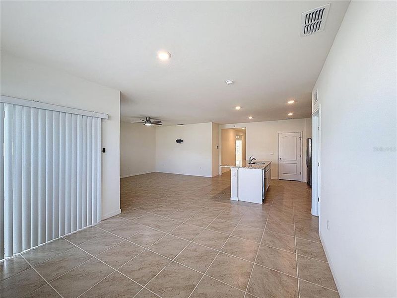 Spacious, unfurnished interior of a new home in , Lakeland (Image 24).