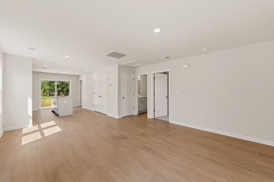 Spacious, unfurnished interior of a new home in Evergreen, Spartanburg (Image 10). Spacious, unfurnished interior of a new home in Evergreen, Spartanburg (Image 10).