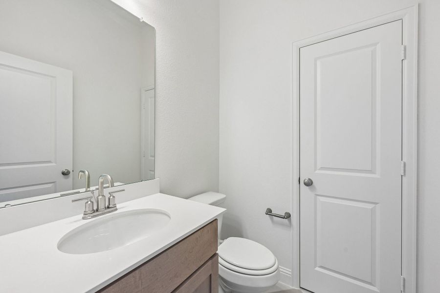 Furnished interior view inside a new home in Evergreen 70', Conroe (Image 16).