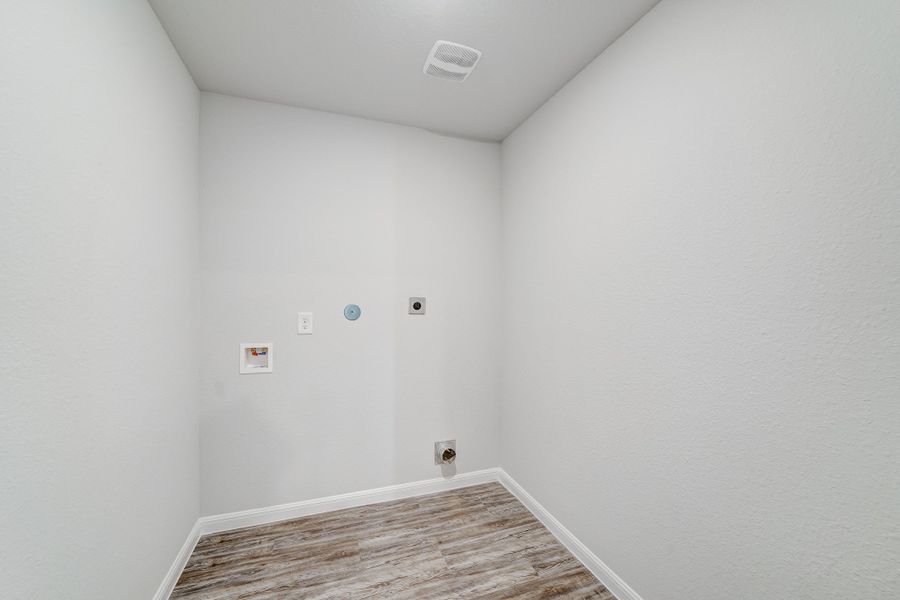 Spacious, unfurnished interior of a new home in Meadows of Chandler, Chandler (Image 23).