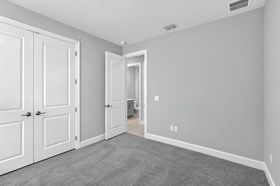 Spacious, unfurnished interior of a new home in Coasterra Community Group Page, Palmetto (Image 9).