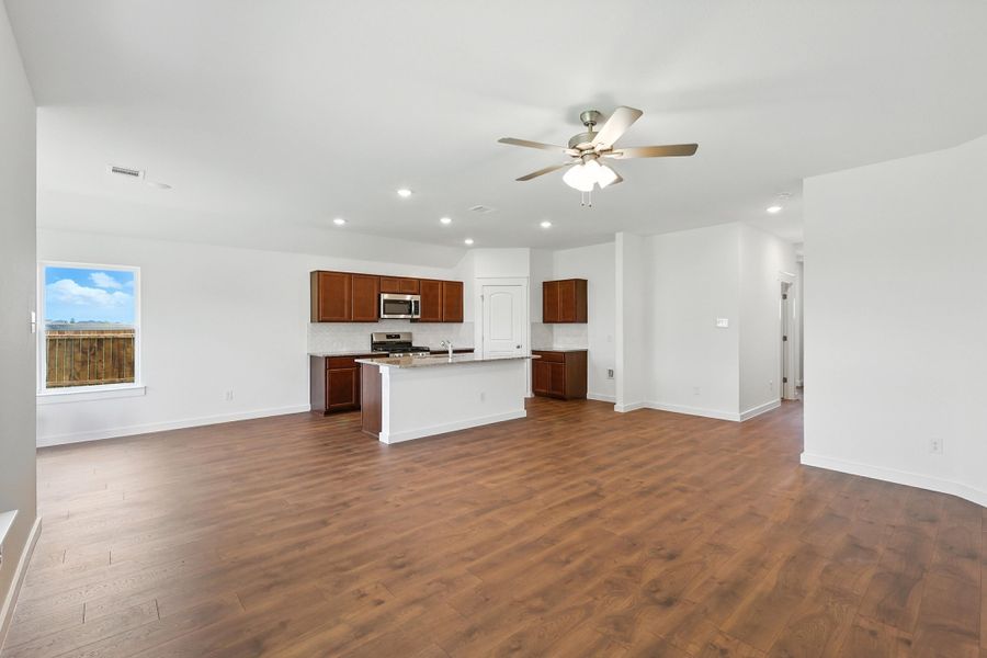 Representative furnished interior of a home built from the Landmark Series - Blanton by Brightland Homes in Still Water Lake Estates, Godley (Image 33). Representative furnished interior of a home built from the Landmark Series - Blanton by Brightland Homes in Still Water Lake Estates, Godley (Image 33).