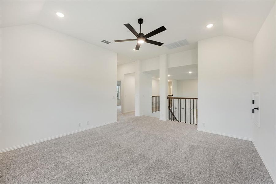 Spacious, unfurnished interior of a new home in East Oak Creek, Commerce (Image 34).