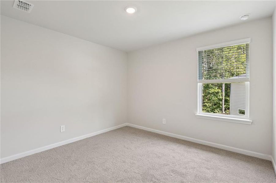 Spacious, unfurnished interior of a new home in The Oaks at Dawson, Dawsonville (Image 33).