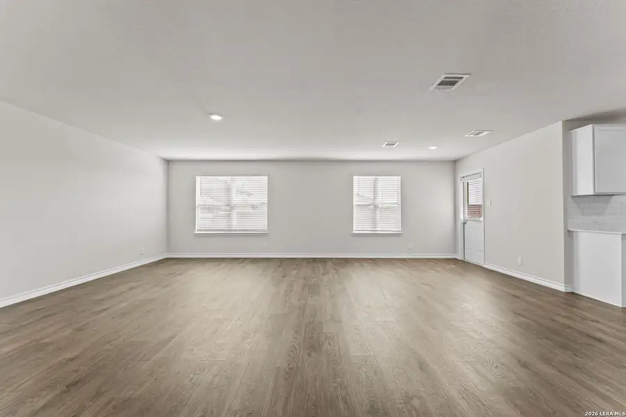 Spacious, unfurnished interior of a new home in Steele Creek, Cibolo (Image 28).