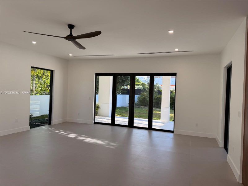 Spacious, unfurnished interior of a new home in , Miami (Image 15).