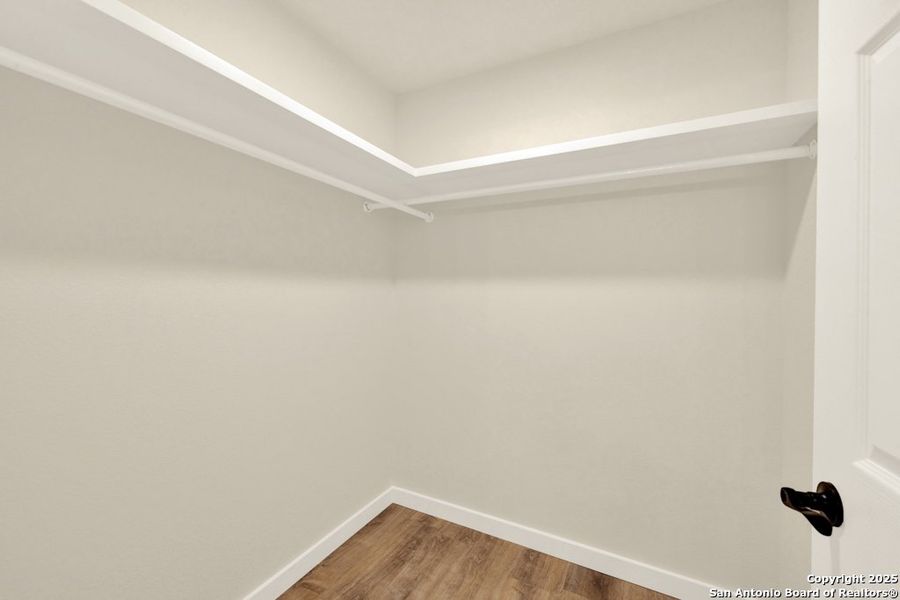 Spacious, unfurnished interior of a new home in , Canyon Lake (Image 17).