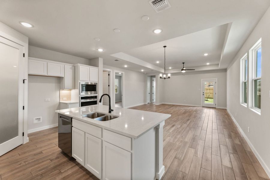 Representative furnished interior of a home built from the Pecos by Hakes Brothers in Veranda Designer, San Antonio (Image 9).