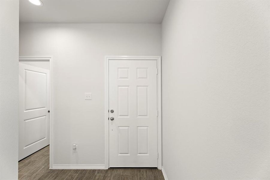 03. 1713 Edgeway - Entry 03. 1713 Edgeway - Entry