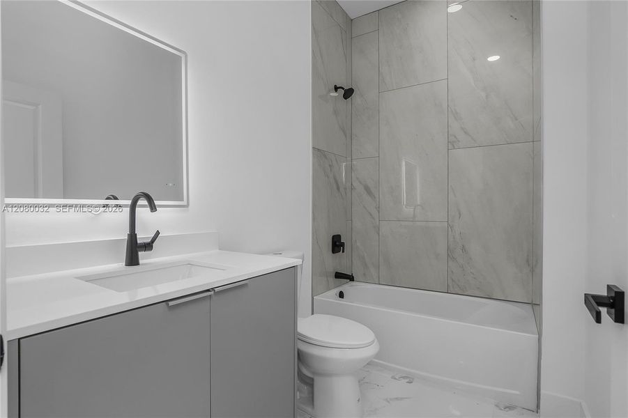 Furnished interior view inside a new home in , Cape Coral (Image 8).