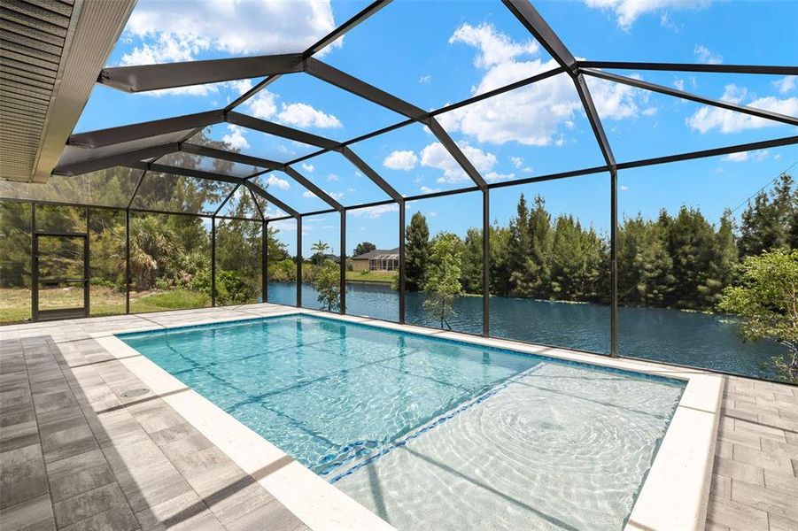 Pool with enclosed pool cage2 Pool with enclosed pool cage2