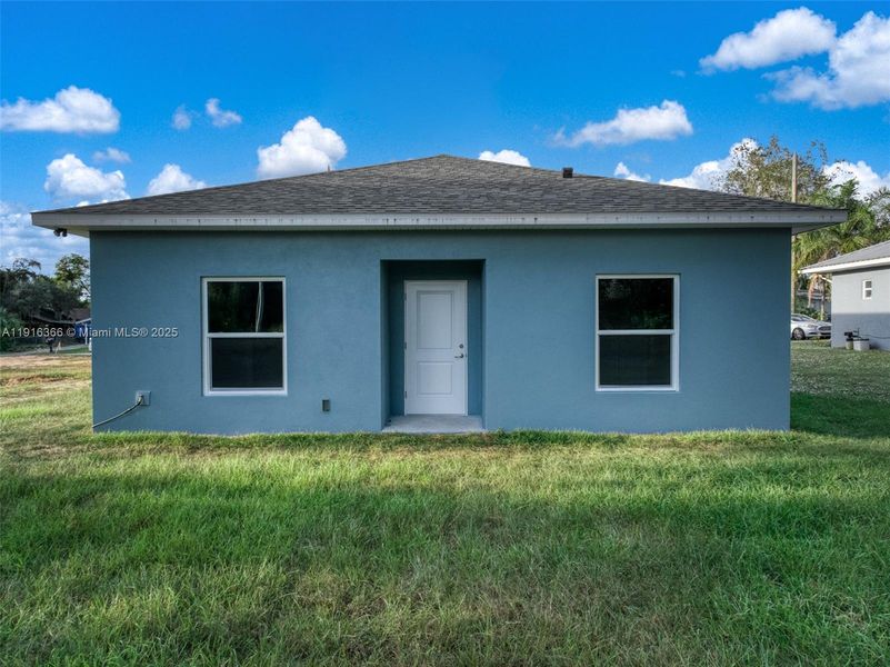 Exterior details and patio area of a home in , Sebring (Image 3).