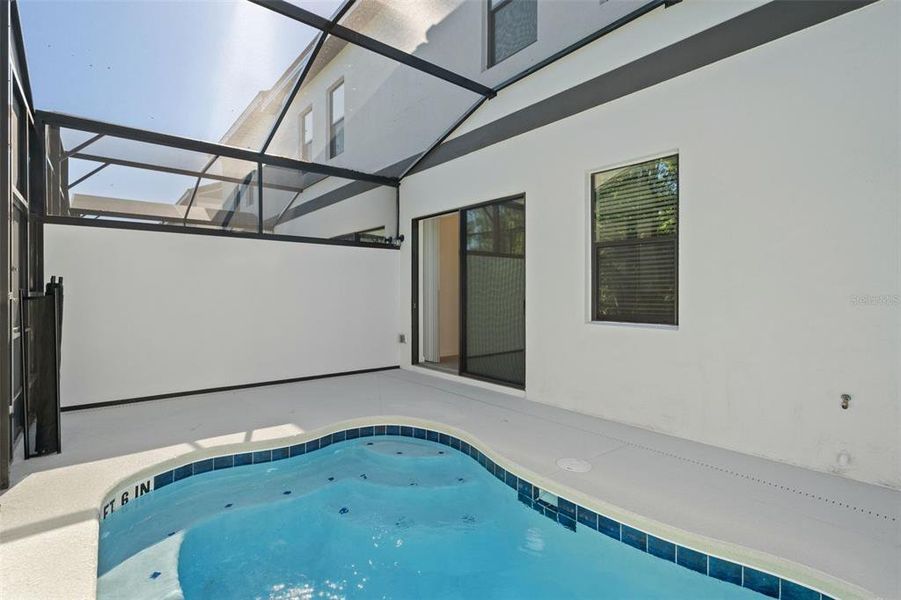 Exterior details and patio area of a home in , Orlando (Image 30).