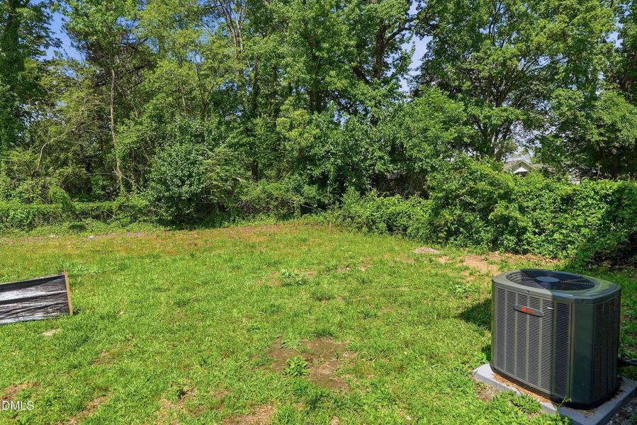 516 Singletary St SE-50