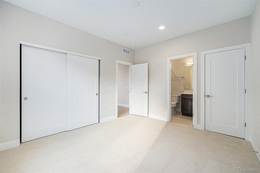 Spacious, unfurnished interior of a new home in Montmere at Autrey Shores, Superior (Image 22).