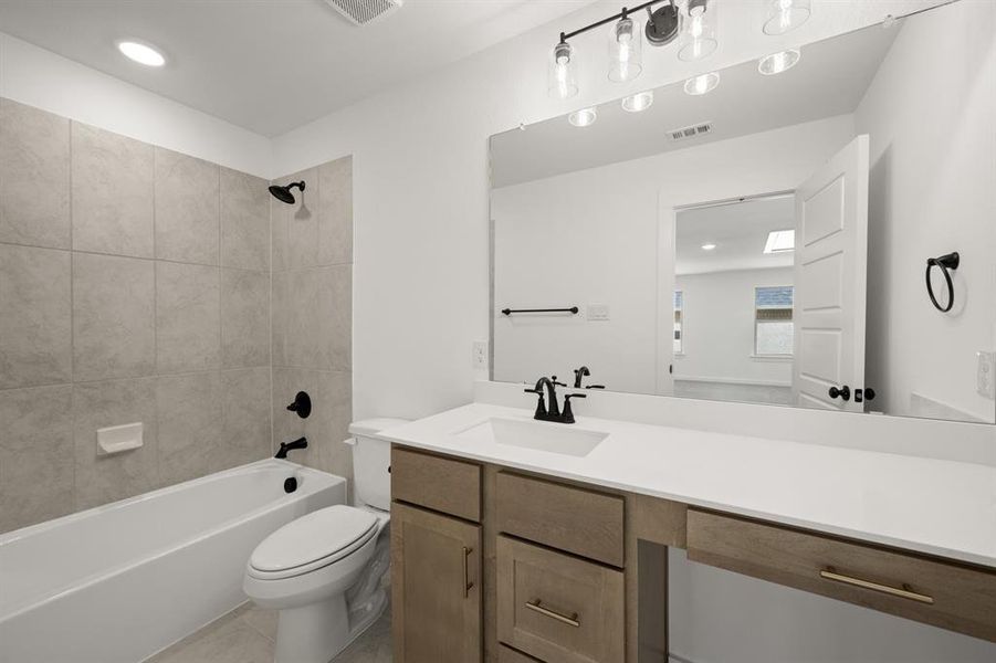 25_8821 Acorn- Bathroom-2