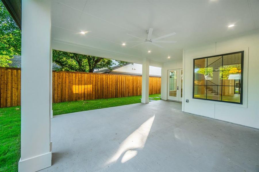 Exterior details and patio area of a home in , Dallas (Image 3).