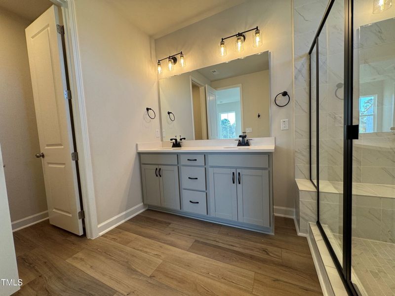 HVM21 primary bath vanity