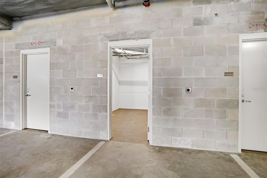 Spacious, unfurnished interior of a new home in , St. Petersburg (Image 18).