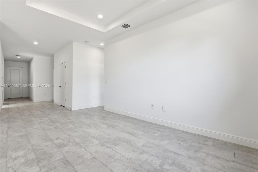 Spacious, unfurnished interior of a new home in , Labelle (Image 10).