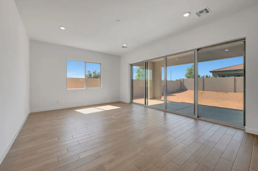 Spacious, unfurnished interior of a new home in Soleo, San Tan Valley (Image 20).