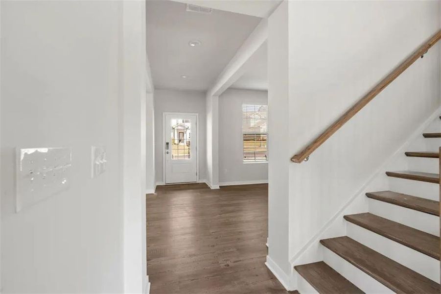 Spacious, unfurnished interior of a new home in Parkview Estates, South Fulton (Image 15).