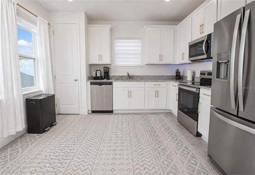Furnished interior view inside a new home in , Orlando (Image 7).