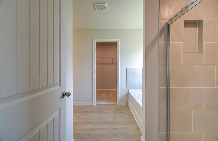 Spacious, unfurnished interior of a new home in Enclave at Evergreen, Fairburn (Image 20). Spacious, unfurnished interior of a new home in Enclave at Evergreen, Fairburn (Image 20).