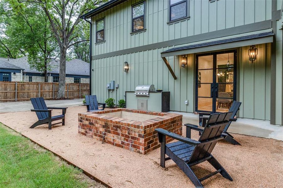 Front exterior of a new home in , Dallas, TX, highlighting curb appeal (Image 21).