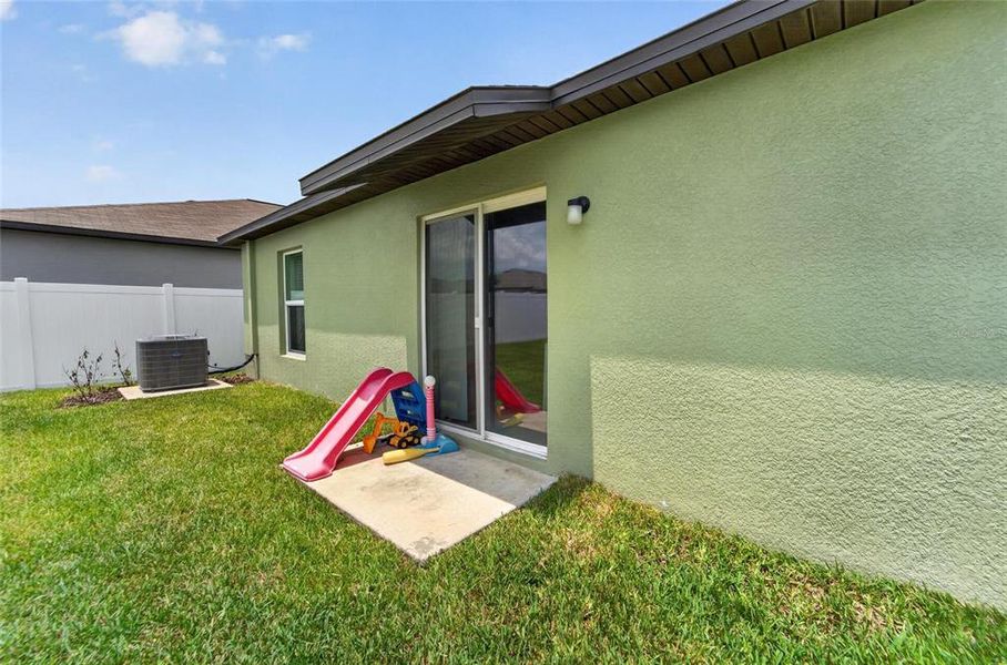 Exterior details and patio area of a home in , Bartow (Image 35).