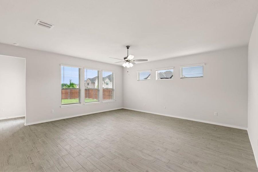 Spacious, unfurnished interior of a new home in Keeneland, Aubrey (Image 20).