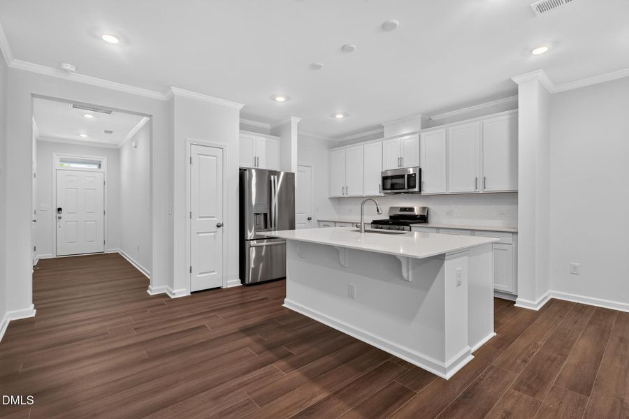 19_132_Tree_Moss_Ct-Kitchen-_181