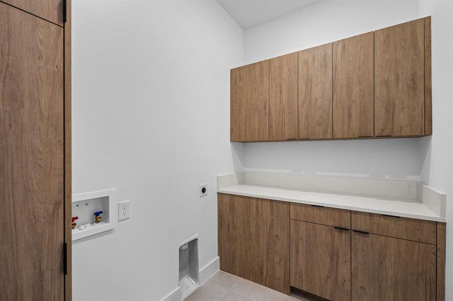 Furnished interior view inside a new home in , Dallas (Image 9).