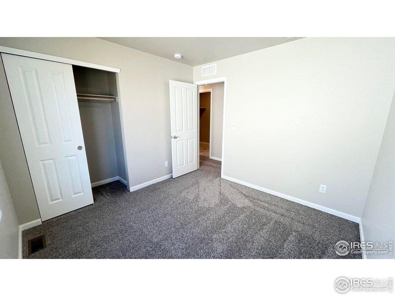 Spacious, unfurnished interior of a new home in Pintail Commons at Johnstown Village, Johnstown (Image 12).