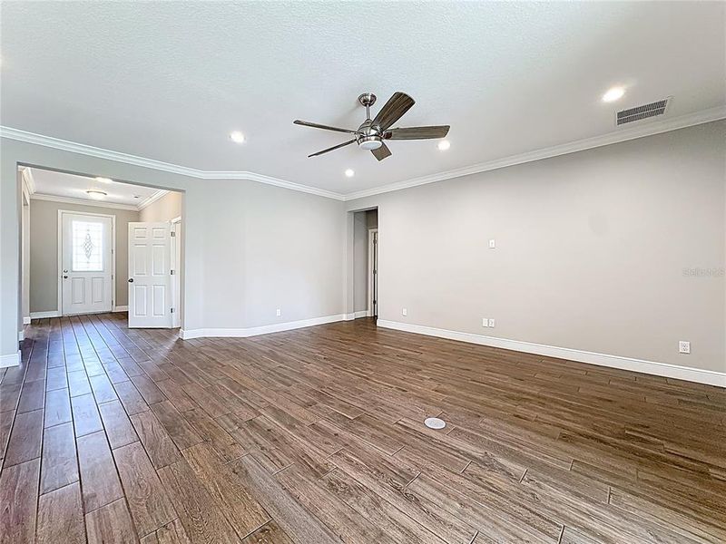 Spacious, unfurnished interior of a new home in , Orlando (Image 19).