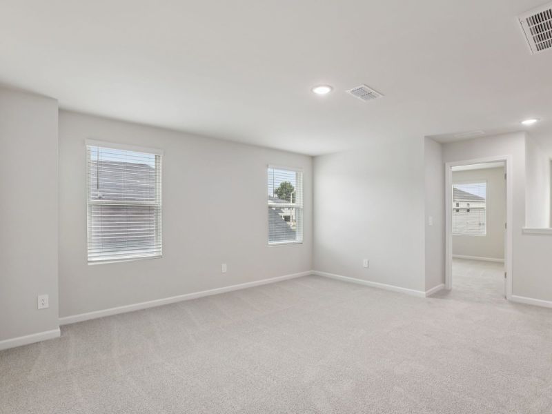 Spacious, unfurnished interior of a new home in River Glen, Angier (Image 16).