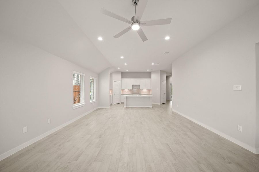 Spacious, unfurnished interior of a new home in Barton Creek Ranch, Conroe (Image 12). Spacious, unfurnished interior of a new home in Barton Creek Ranch, Conroe (Image 12).