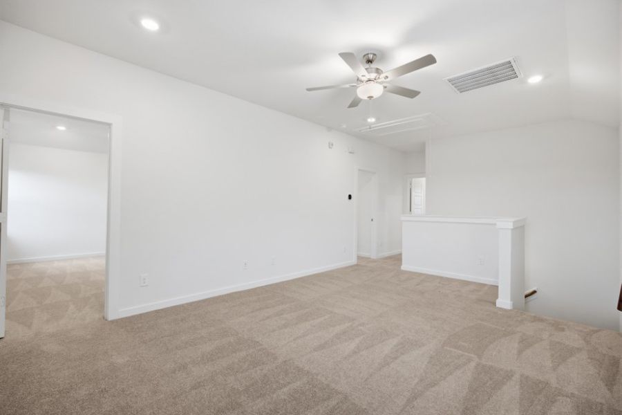 Spacious, unfurnished interior of a new home in Creekhaven, Iowa Colony (Image 28). Spacious, unfurnished interior of a new home in Creekhaven, Iowa Colony (Image 28).