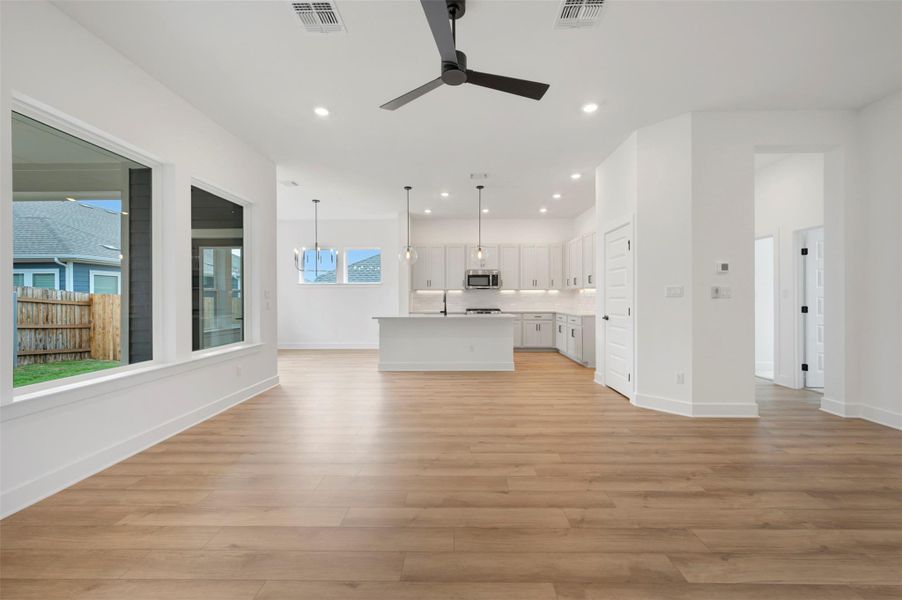 Family Room - Kitchen