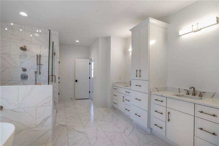 Furnished interior view inside a new home in , Bogart (Image 14).